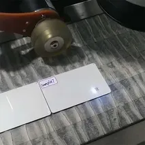 وسم الباركود بالليزر على بطاقات PC بدقة عالية ووضوح دائم